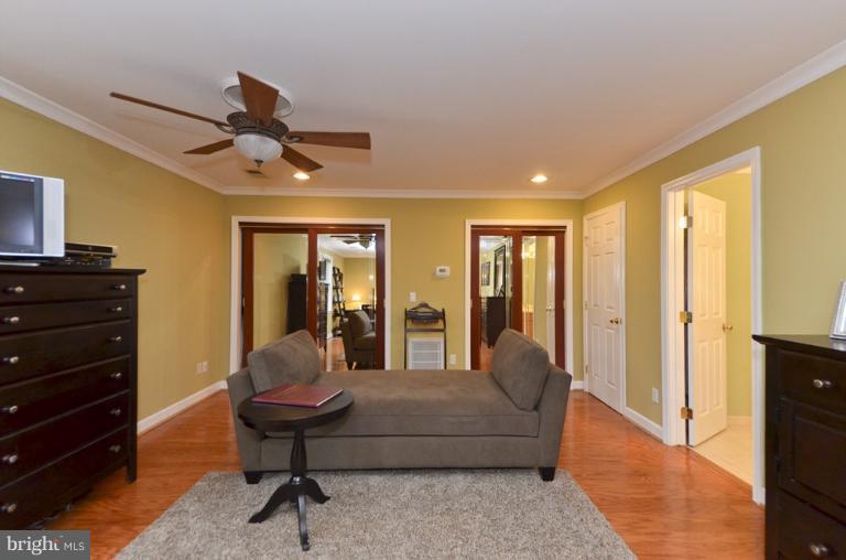 6517 29th Street North Arlington, VA 22213 - Photo 11 of 29 Living Room