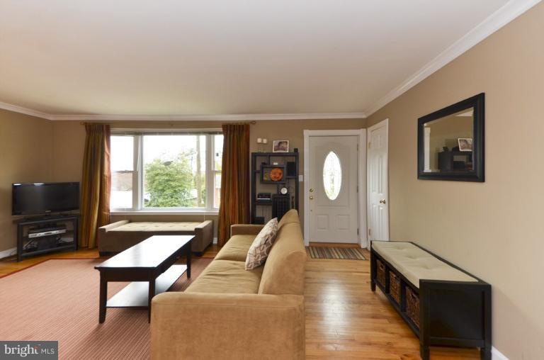 6517 29th Street North Arlington, VA 22213 - Photo 27 of 29 Living Room