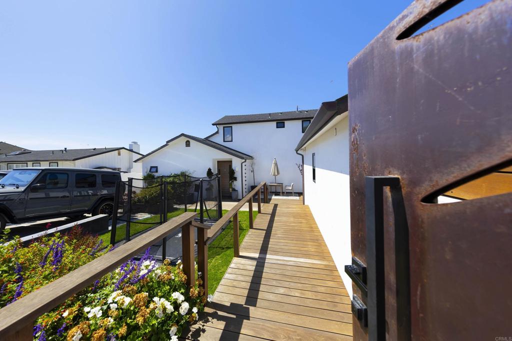1472 Neptune Avenue Encinitas, CA 92024 - Photo 5 of 33