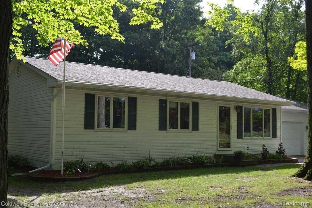 1722 Fish Lake Road Lapeer, MI 48446 - Photo 3 of 31 041.JPG