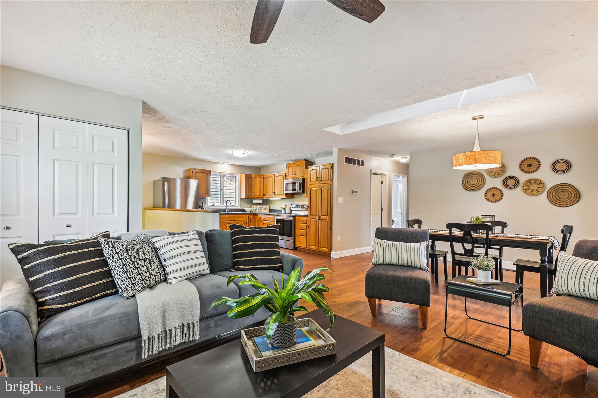 7819 Redwood Tree Road Severn, MD 21144 - Photo 3 of 41 Awesome, open floor plan!