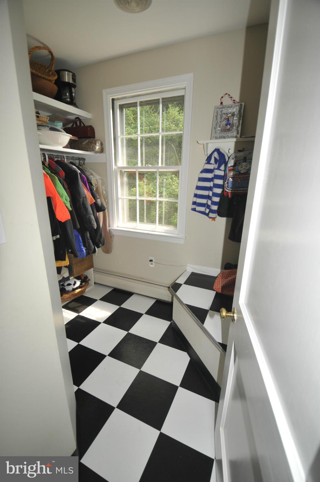501 Sussex Road Towson, MD 21286 - Photo 13 of 30 Mud room