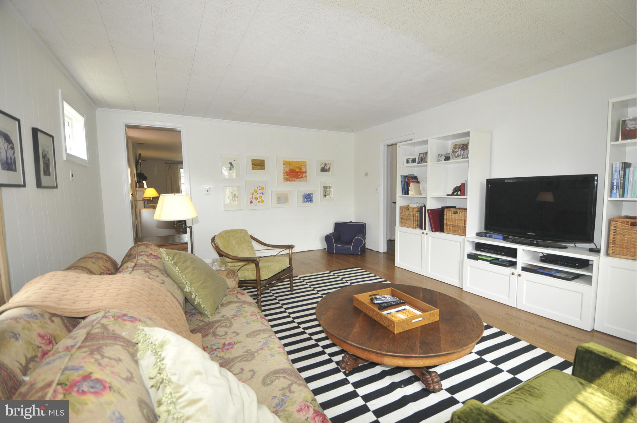 501 Sussex Road Towson, MD 21286 - Photo 16 of 30 Family Room