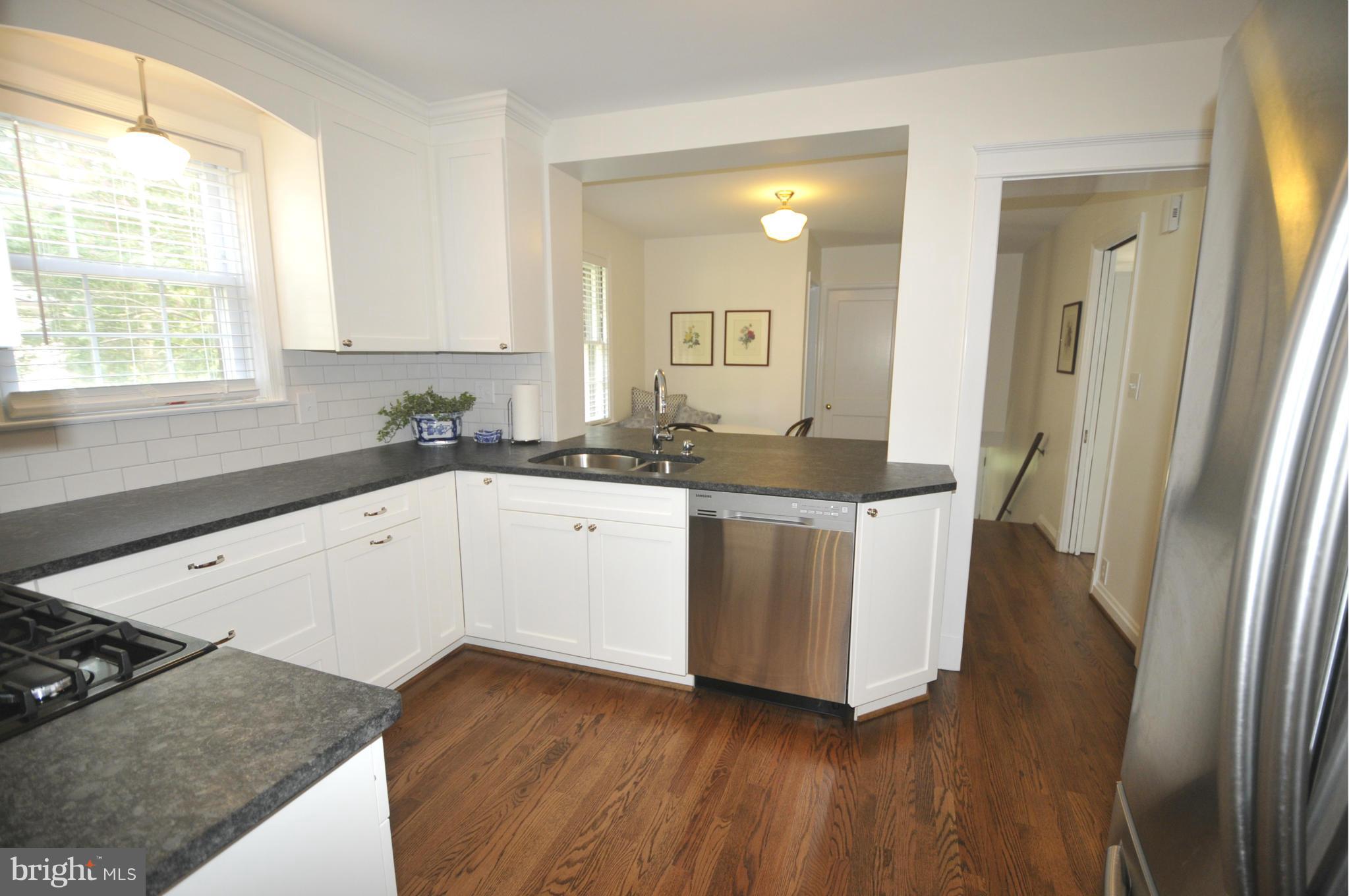 501 Sussex Road Towson, MD 21286 - Photo 7 of 30 Kitchen