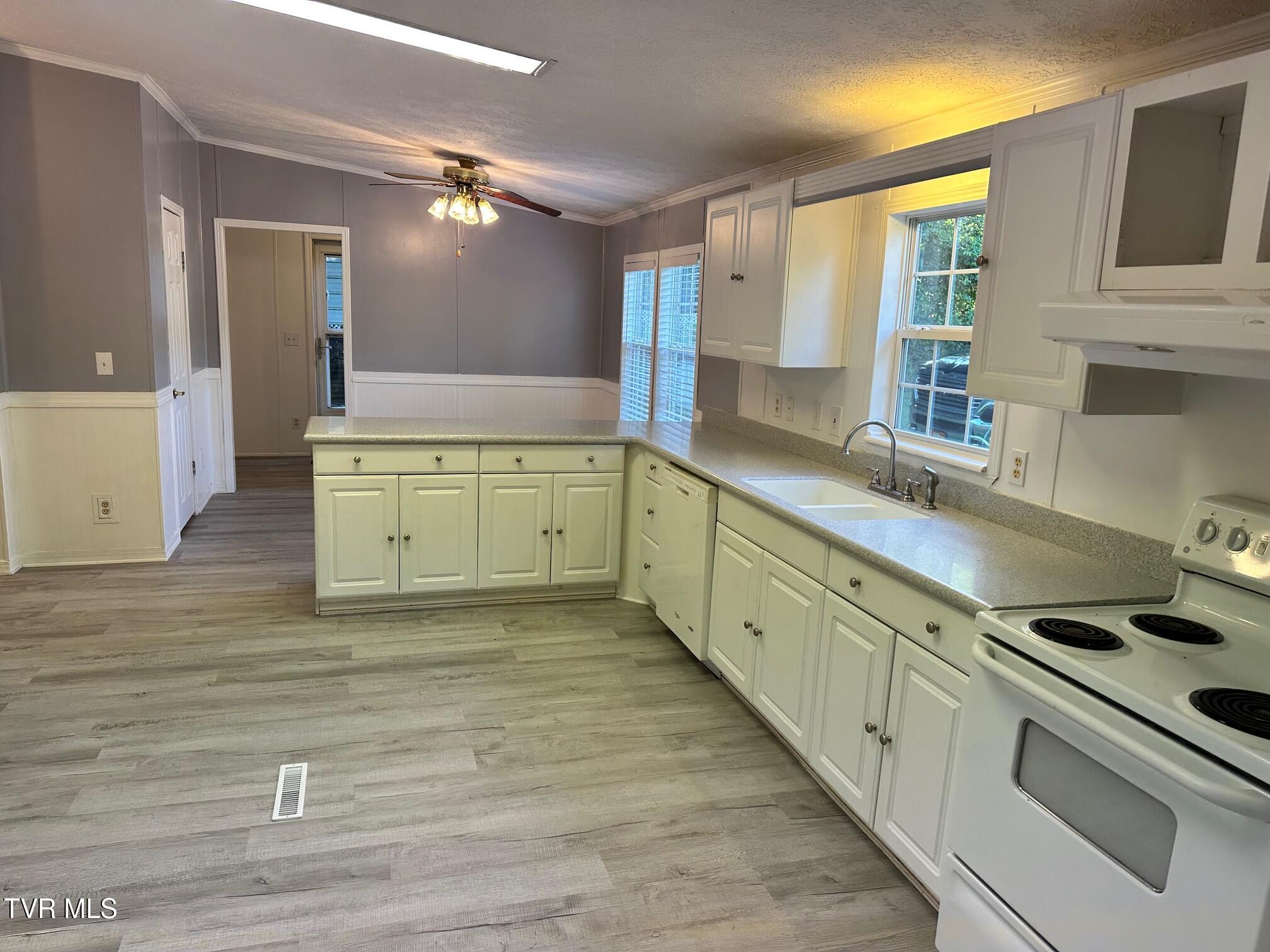 183 Morgan Lane Fall Branch, TN 37656 - Photo 16 of 36 16