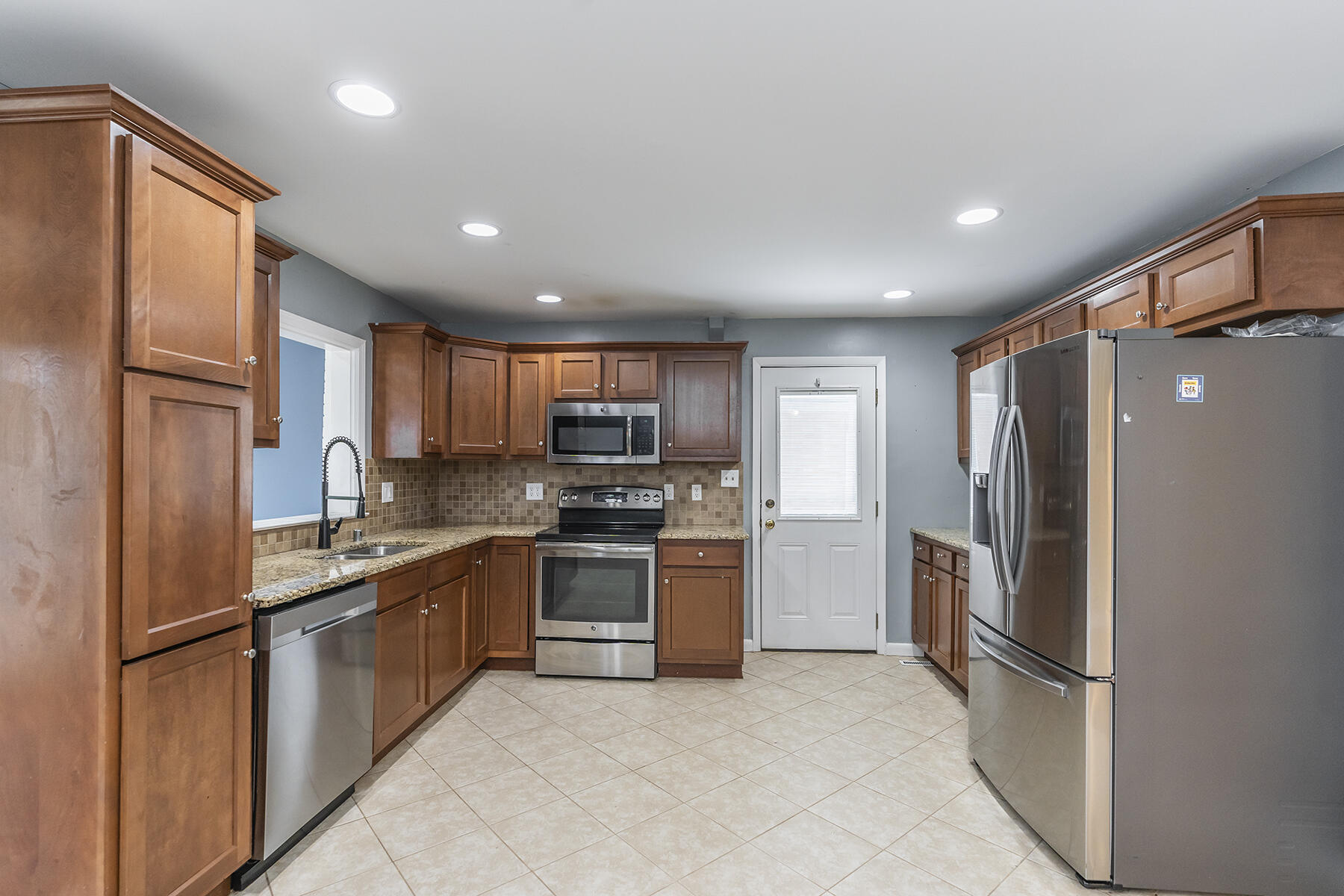 493 Hill N Dale Road Lexington, KY 40503 - Photo 9 of 35 493hillndale09 copy
