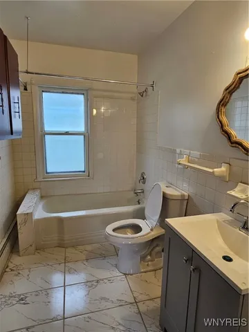 $1,350 | 1037 Walden Avenue, Unit 3, Cheektowaga, NY 14211