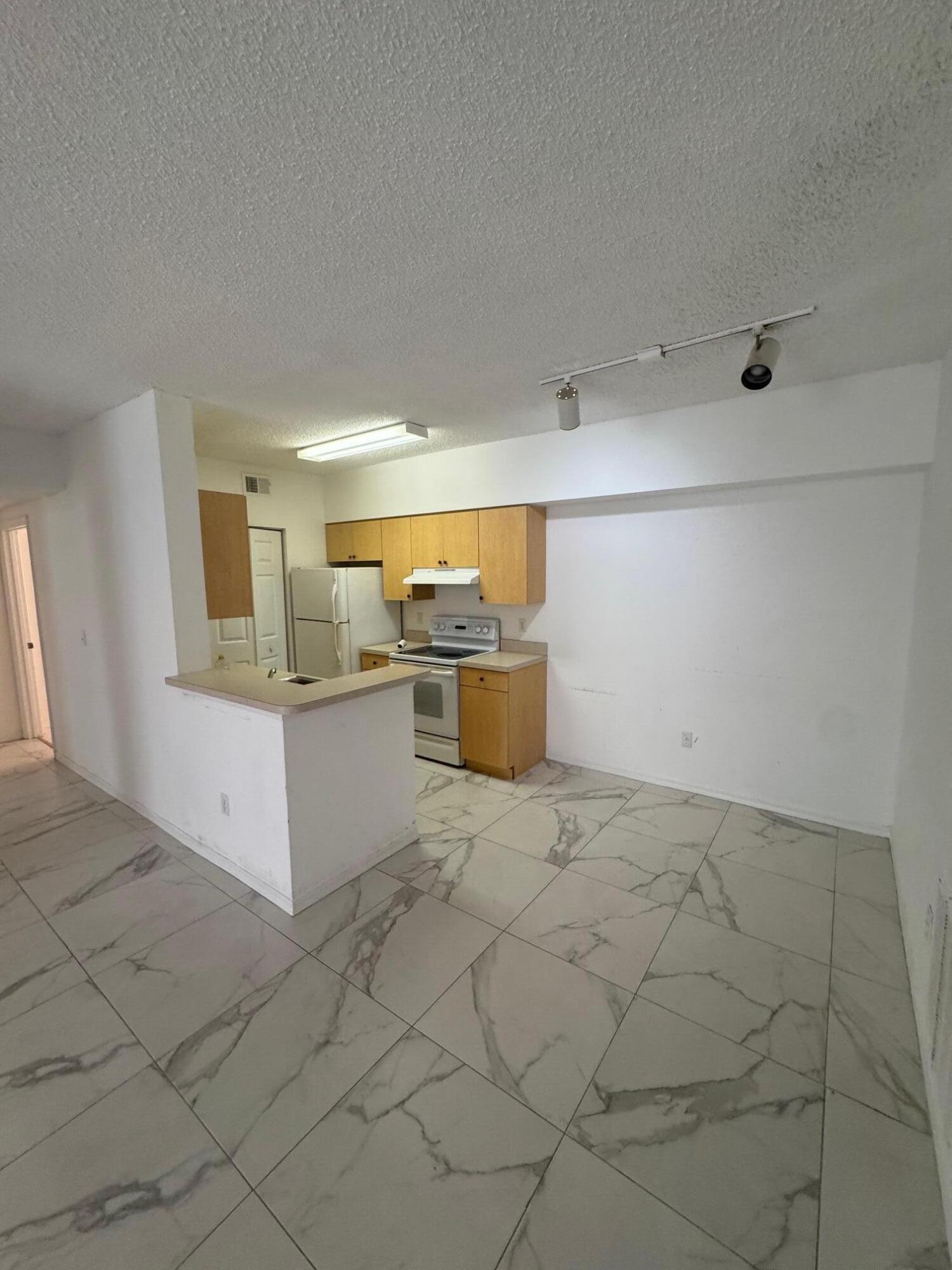 10330 Fox Trail Road South, Unit 1206 West Palm Beach, FL 33411 - Photo 4 of 11 1206 5