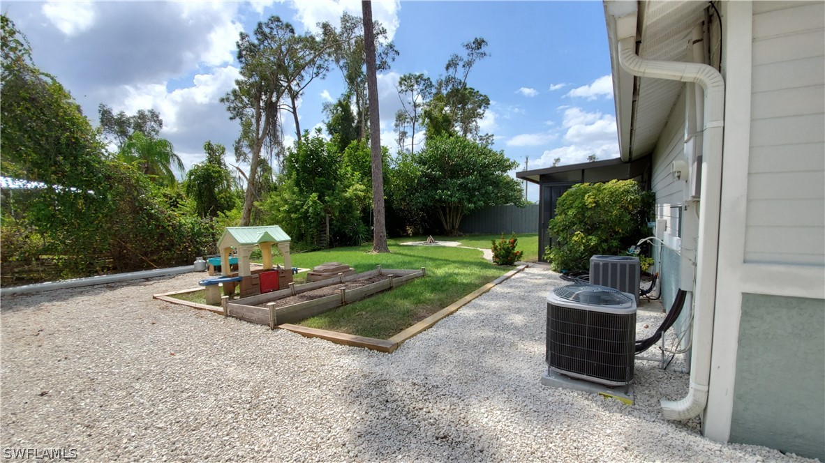 9168 Pomelo Road East Fort Myers, FL 33967 - Photo 17 of 34 Gallery Image 17