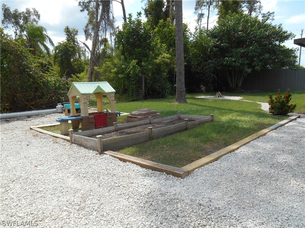 9168 Pomelo Road East Fort Myers, FL 33967 - Photo 18 of 34 Gallery Image 18