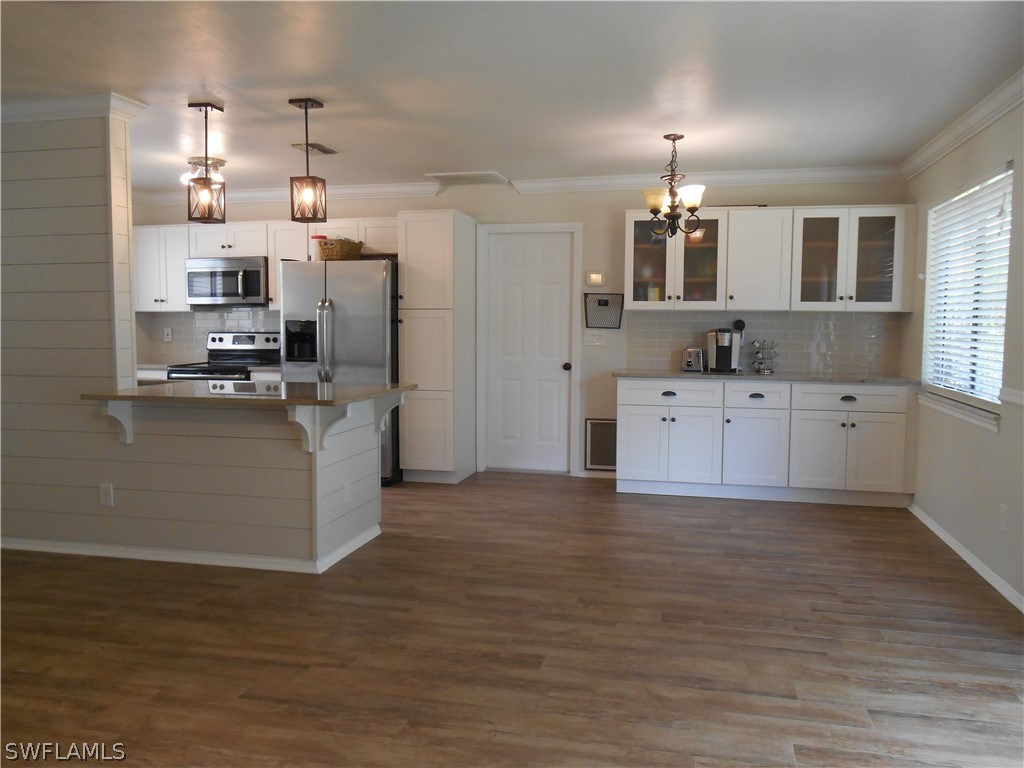 9168 Pomelo Road East Fort Myers, FL 33967 - Photo 9 of 34 Gallery Image 9