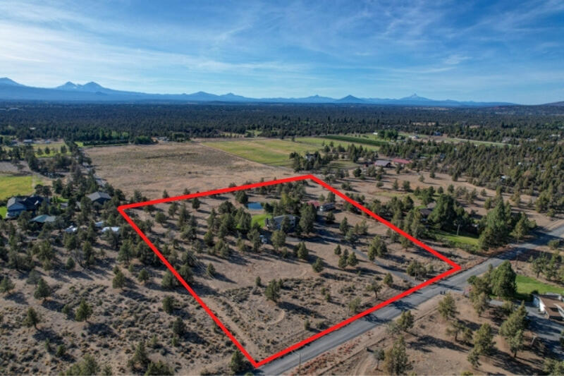 63825 Pioneer Loop Bend, OR 97701 - Photo 35 of 38 63825 Pioneer Lp-35