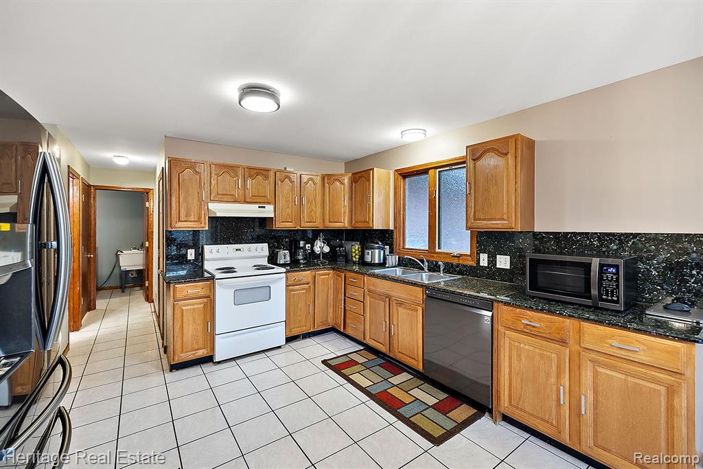 2926 Alexander Street Rochester Hills, MI 48309 - Photo 7 of 34