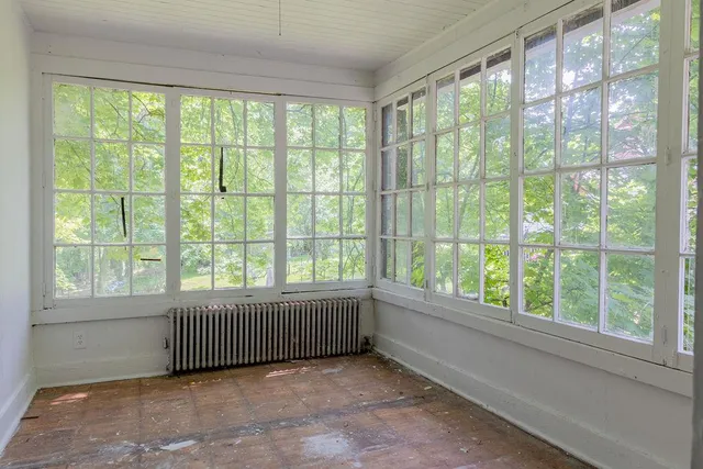 a view of an empty room and window