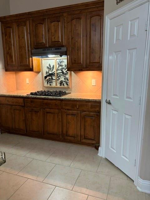 202 Tower Circle Terrell, TX 75160 - Photo 13 of 39 a kitchen with granite countertop a stove