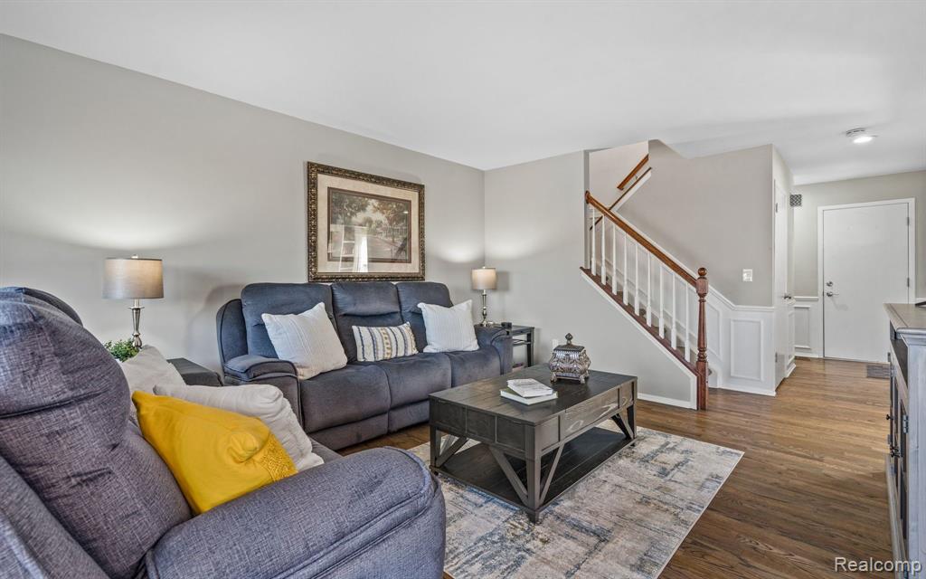 56 Stratford Lane Rochester Hills, MI 48309 - Photo 4 of 32
