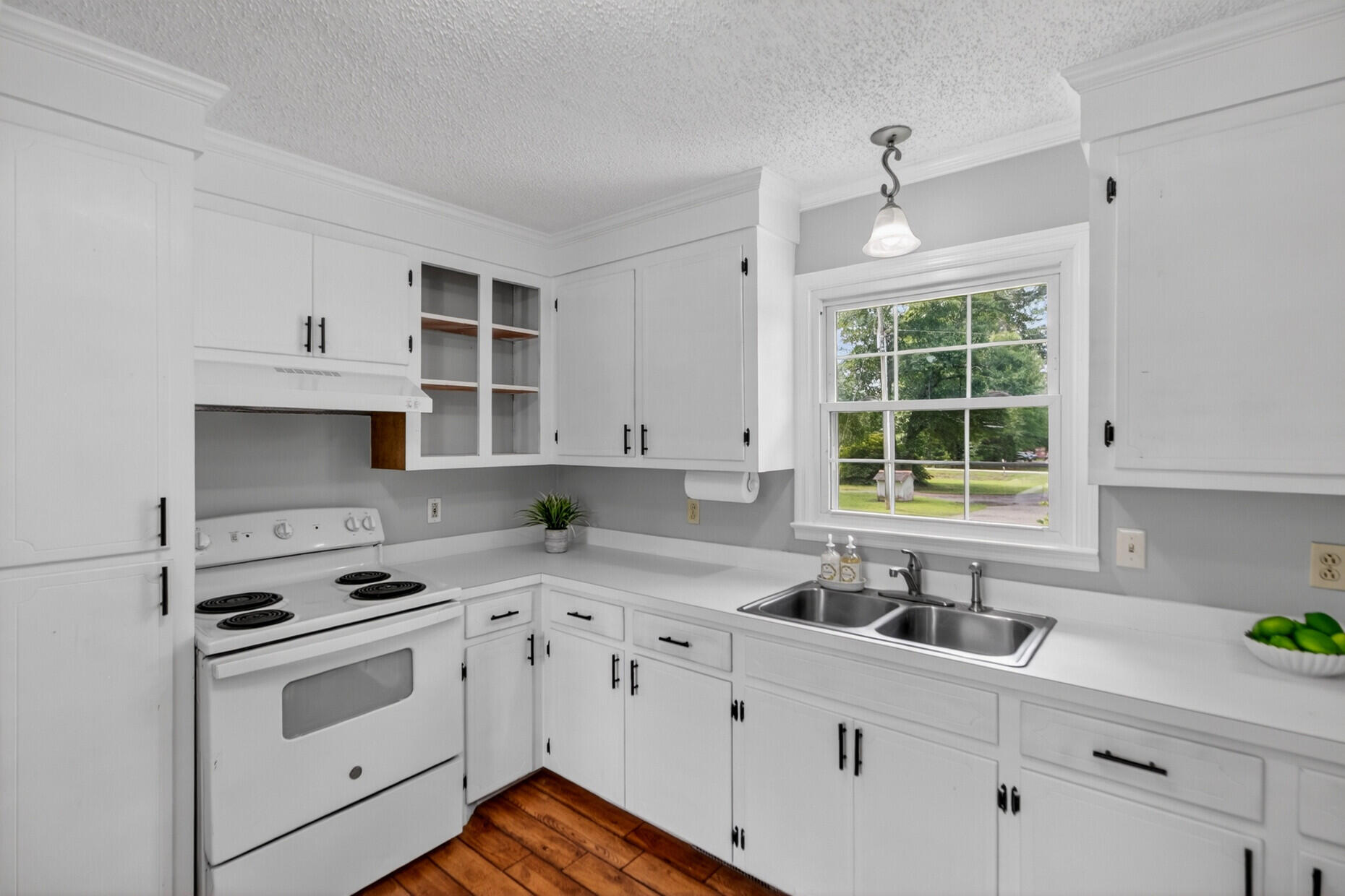 1824 Highway 61 Ridgeville, SC 29472 - Photo 13 of 35 13. Nice kitchen