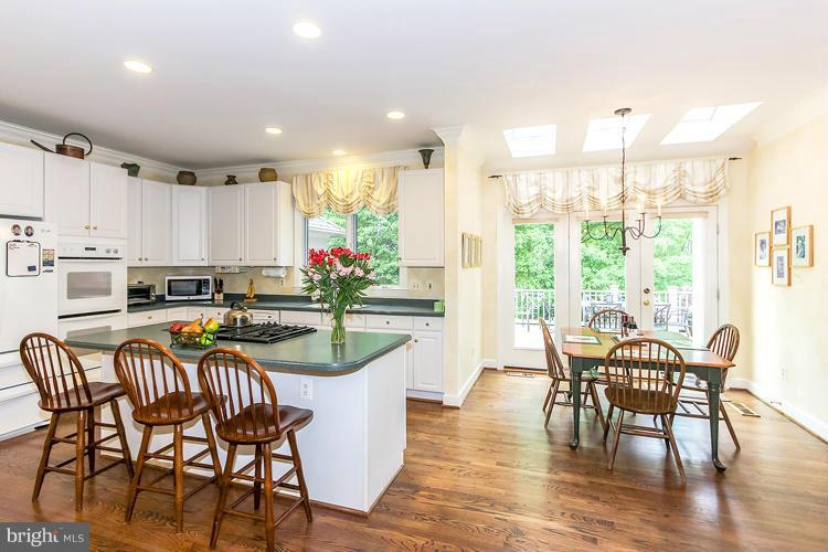 1161 Fieldview Drive Reston, VA 20194 - Photo 13 of 30 Kitchen