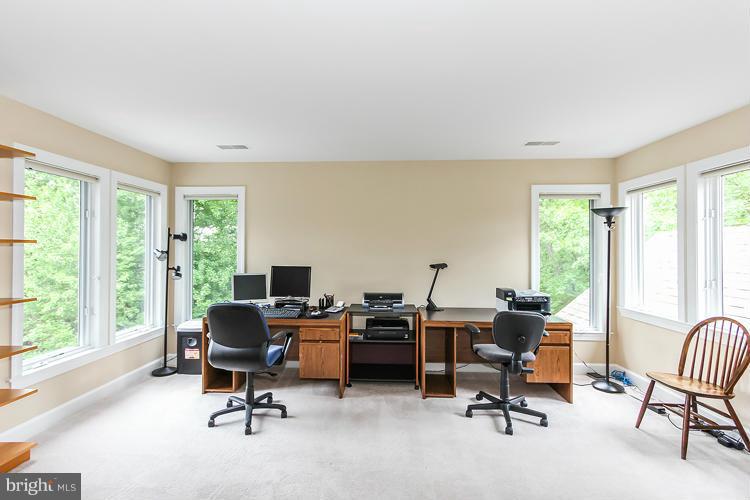 1161 Fieldview Drive Reston, VA 20194 - Photo 23 of 30 Family Room
