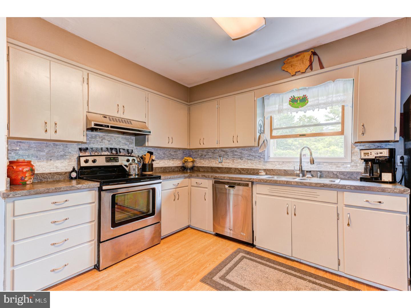 218 Becker Road Upper Gwynedd, PA 19454 - Photo 9 of 25 Kitchen