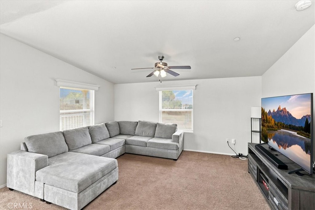 11251 Nevada Road Phelan, CA 92371 - Photo 18 of 28 Livingroom