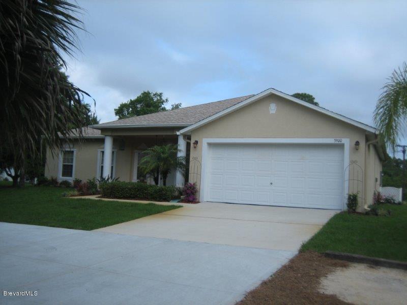 3900 Grant Line Road Mims, FL 32754 - Photo 4 of 36 Frt House Ext.jpg