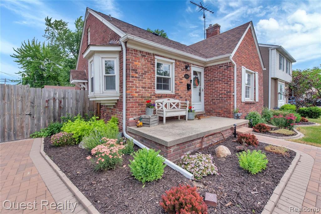 1268 Hampton Road Grosse Pointe Woods, MI 48236 - Photo 5 of 45