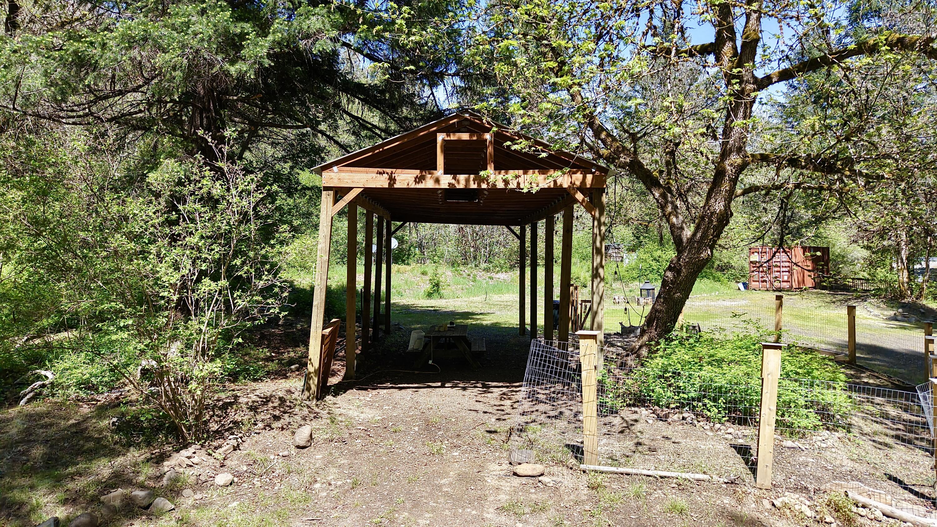 52 Dodes Creek Road Trail, OR 97541 - Photo 16 of 110 Picnic/Covered Parking