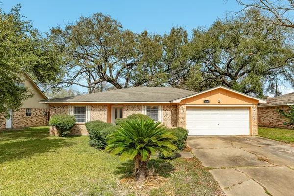 $222,500 | 1030 Maple Street, Clute, TX 77531