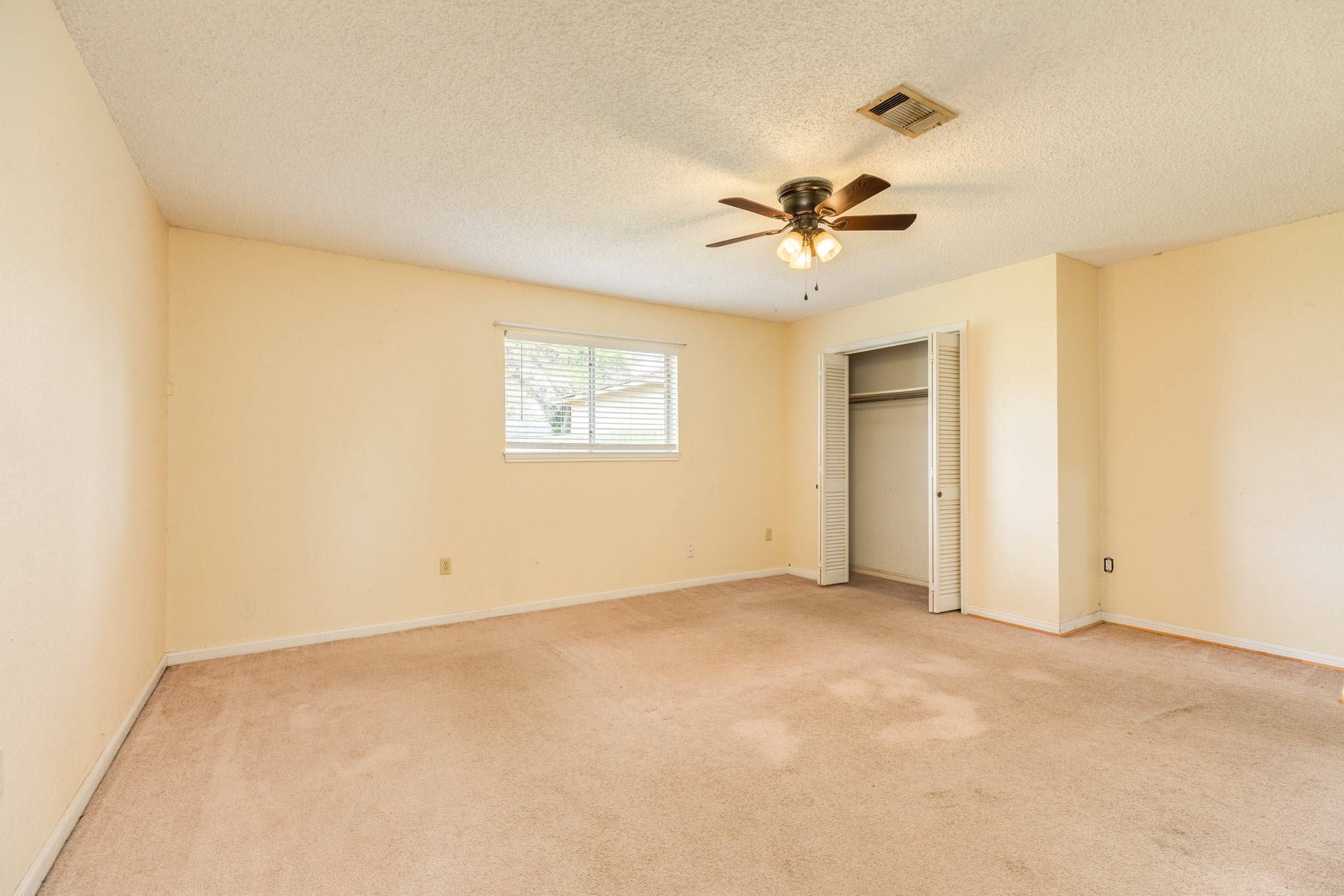 1030 Maple Street Clute, TX 77531 - Photo 15 of 25 an empty room with windows and fan