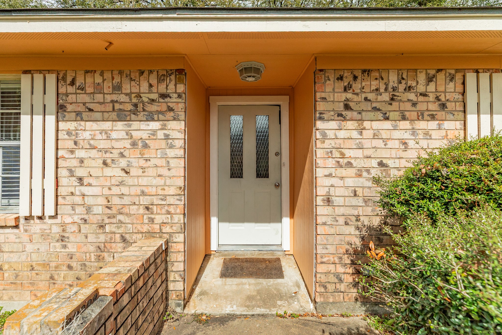 1030 Maple Street Clute, TX 77531 - Photo 4 of 25 a view of entrance