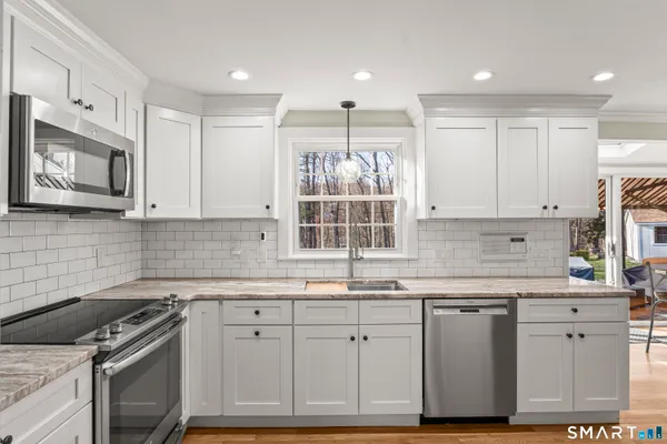 $549,900 | 245 Bell Street, Glastonbury, CT 06033