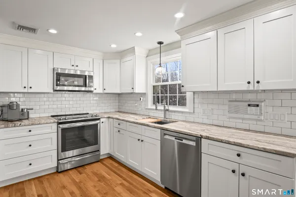 $549,900 | 245 Bell Street, Glastonbury, CT 06033