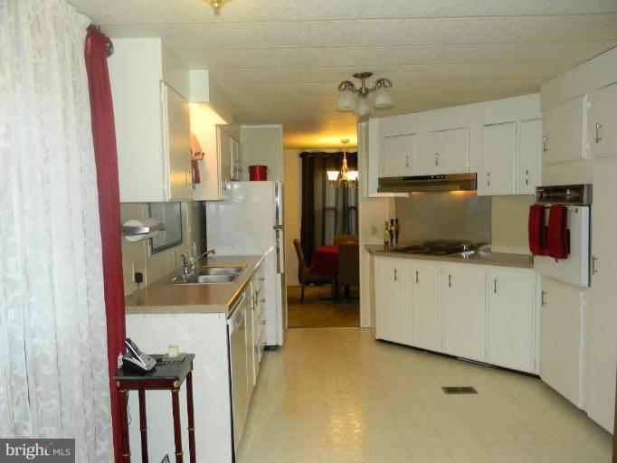 12612 Livingston Road Fort Washington, MD 20744 - Photo 5 of 7 Kitchen
