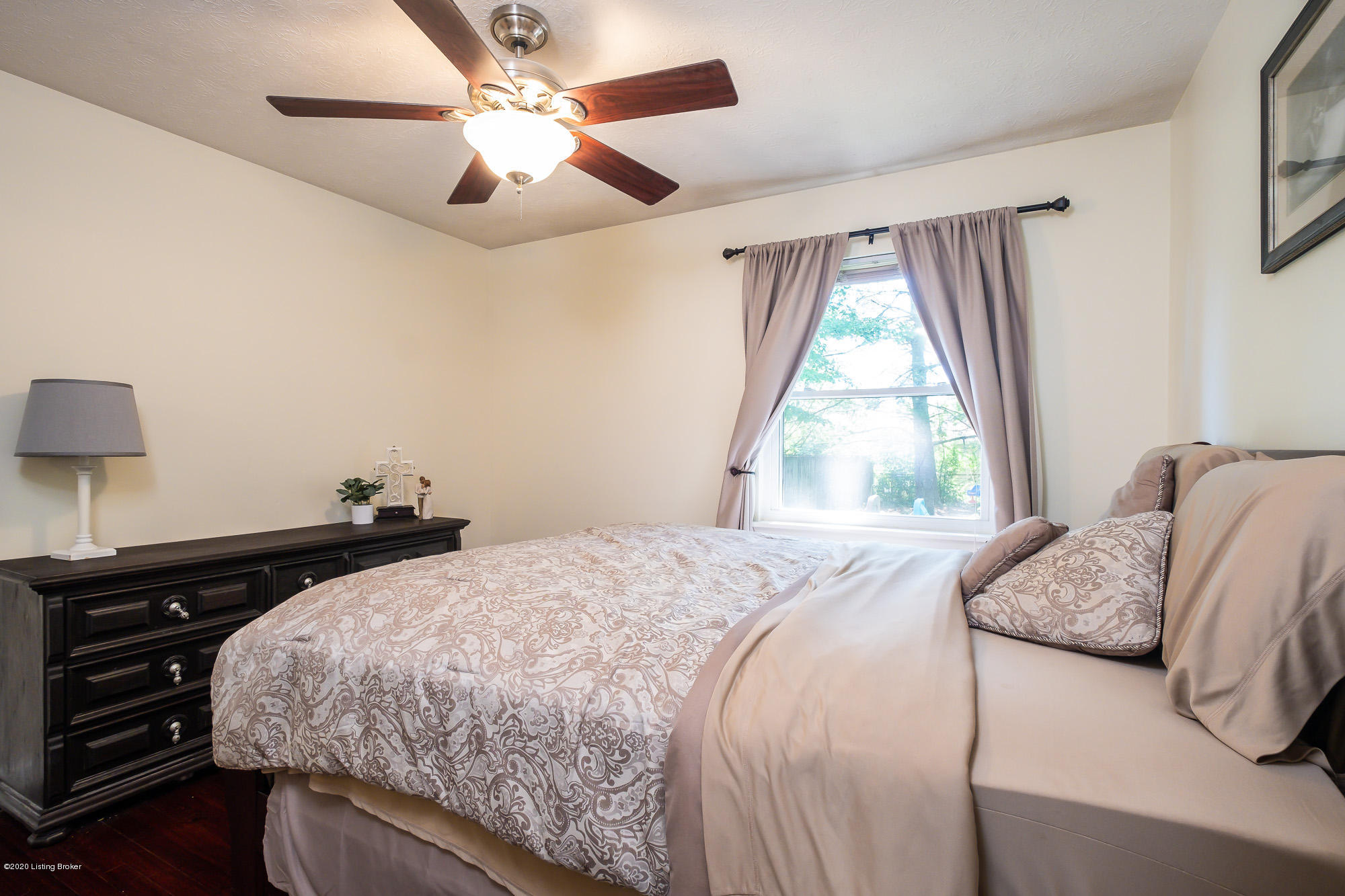 3705 Longview Road Louisville, KY 40299 - Photo 24 of 31 The master bedroom is the largest of the bedrooms and offers beautiful neutral colors and hardwood flooring.