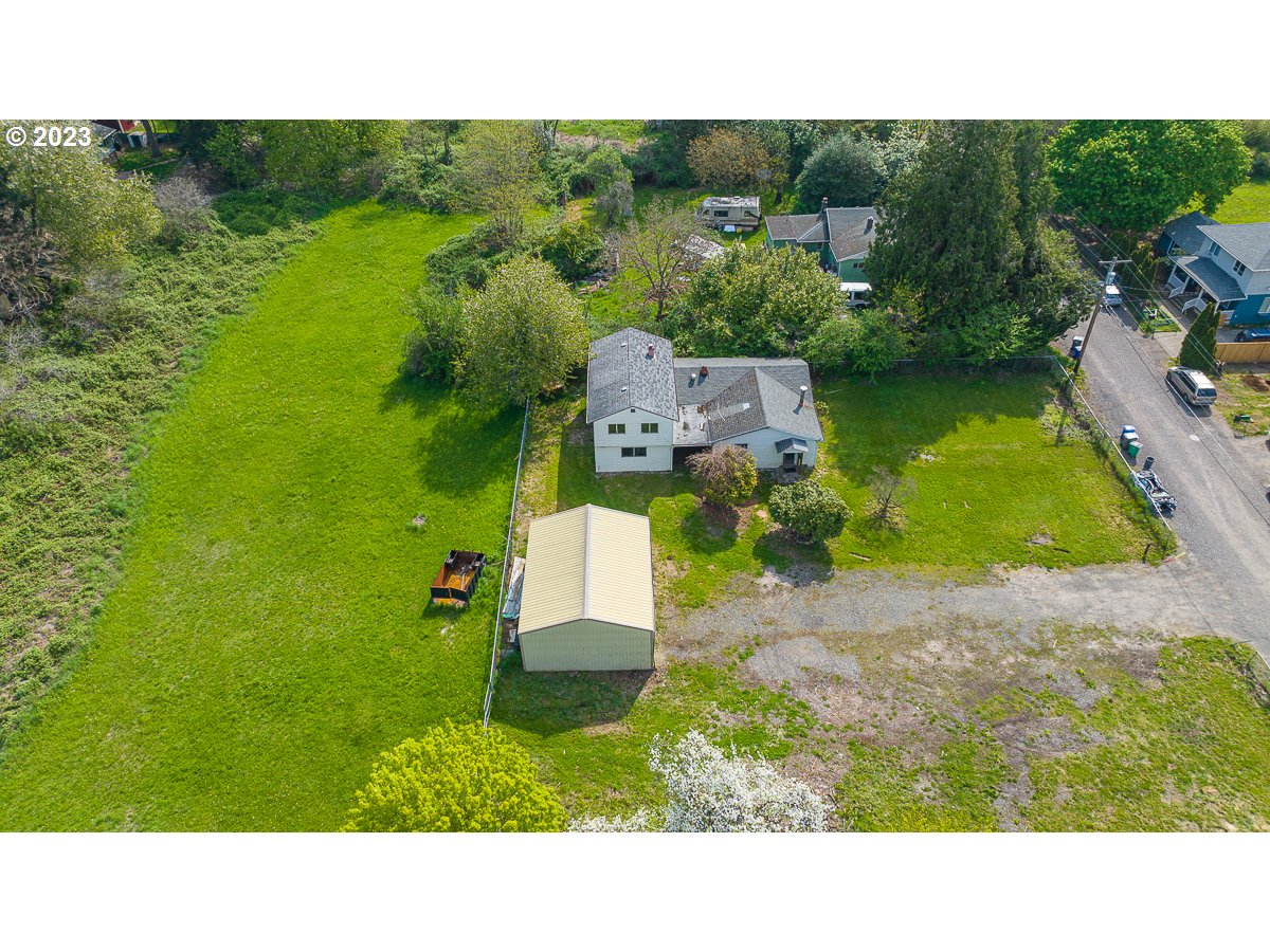 16315 Southeast Lincoln Street Portland, OR 97233 - Photo 14 of 32