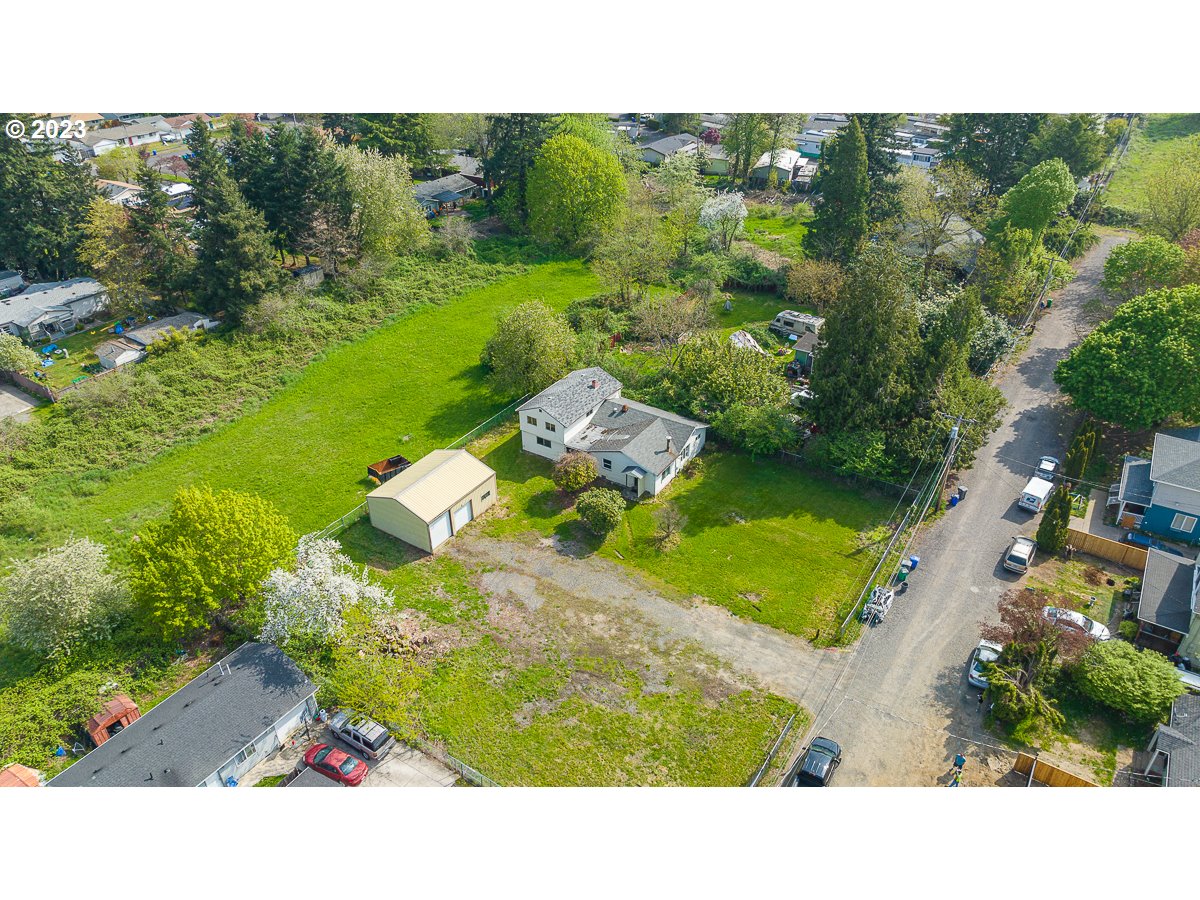 16315 Southeast Lincoln Street Portland, OR 97233 - Photo 22 of 32 a bathroom with a sink and garden