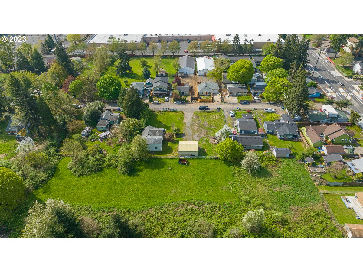 16315 Southeast Lincoln Street Portland, OR 97233 - Photo 29 of 32 a view of a city