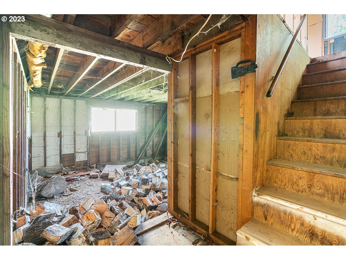16315 Southeast Lincoln Street Portland, OR 97233 - Photo 10 of 32 a view of a porch