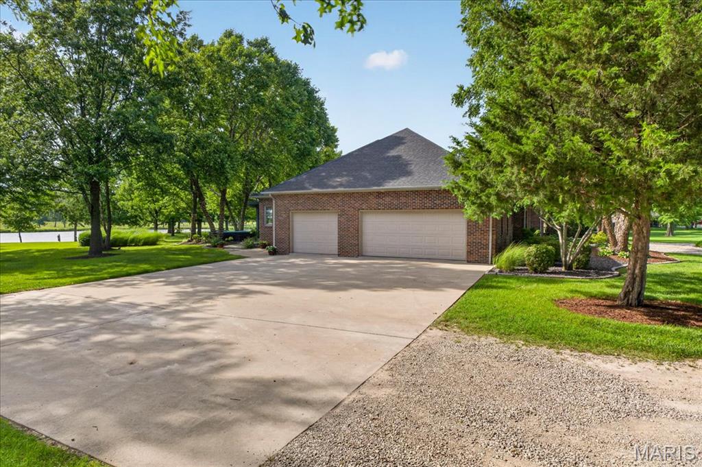 520 Schlueter Germaine Road Belleville, IL 62220 - Photo 5 of 98