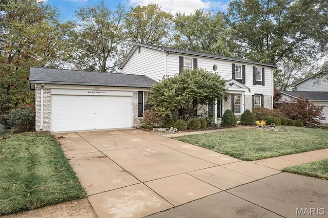 $350,000 | 5327 Crowndun Drive, St. Louis, MO 63129