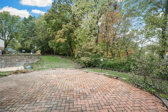 $350,000 | 5327 Crowndun Drive, St. Louis, MO 63129