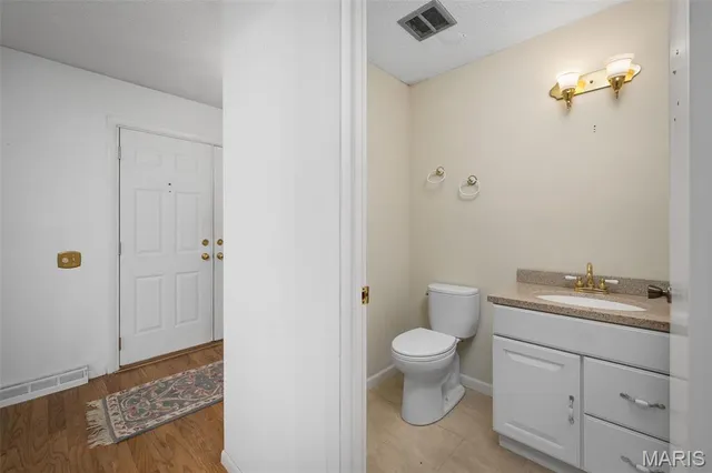 $350,000 | 5327 Crowndun Drive, St. Louis, MO 63129