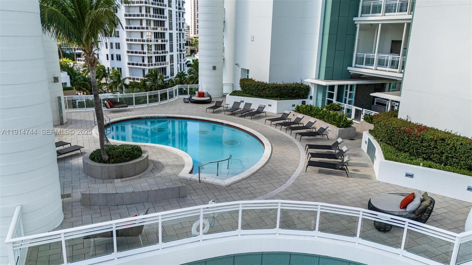 900 Brickell Key Boulevard, Unit 1403 Miami, FL 33131 - Photo 28 of 30