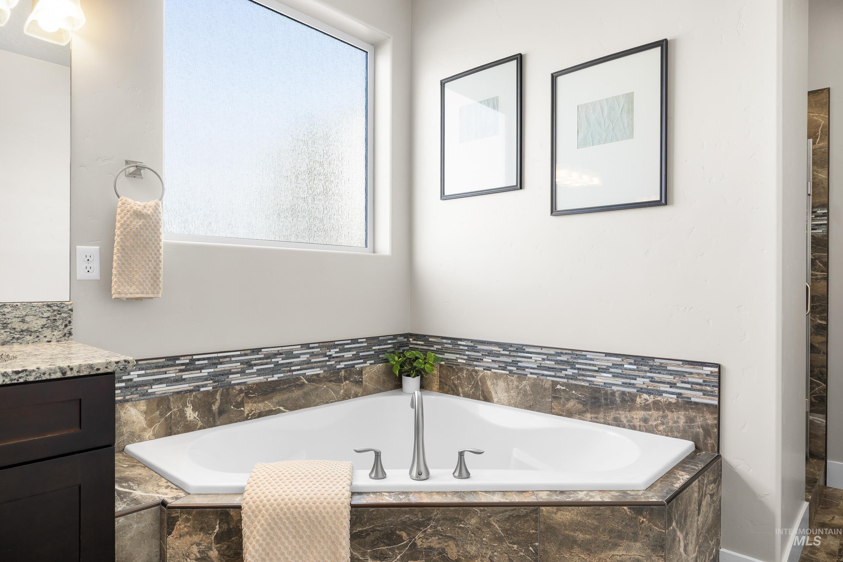 8018 Plumberry Court Middleton, ID 83644 - Photo 33 of 50 Bathroom with a garden tub and vanity