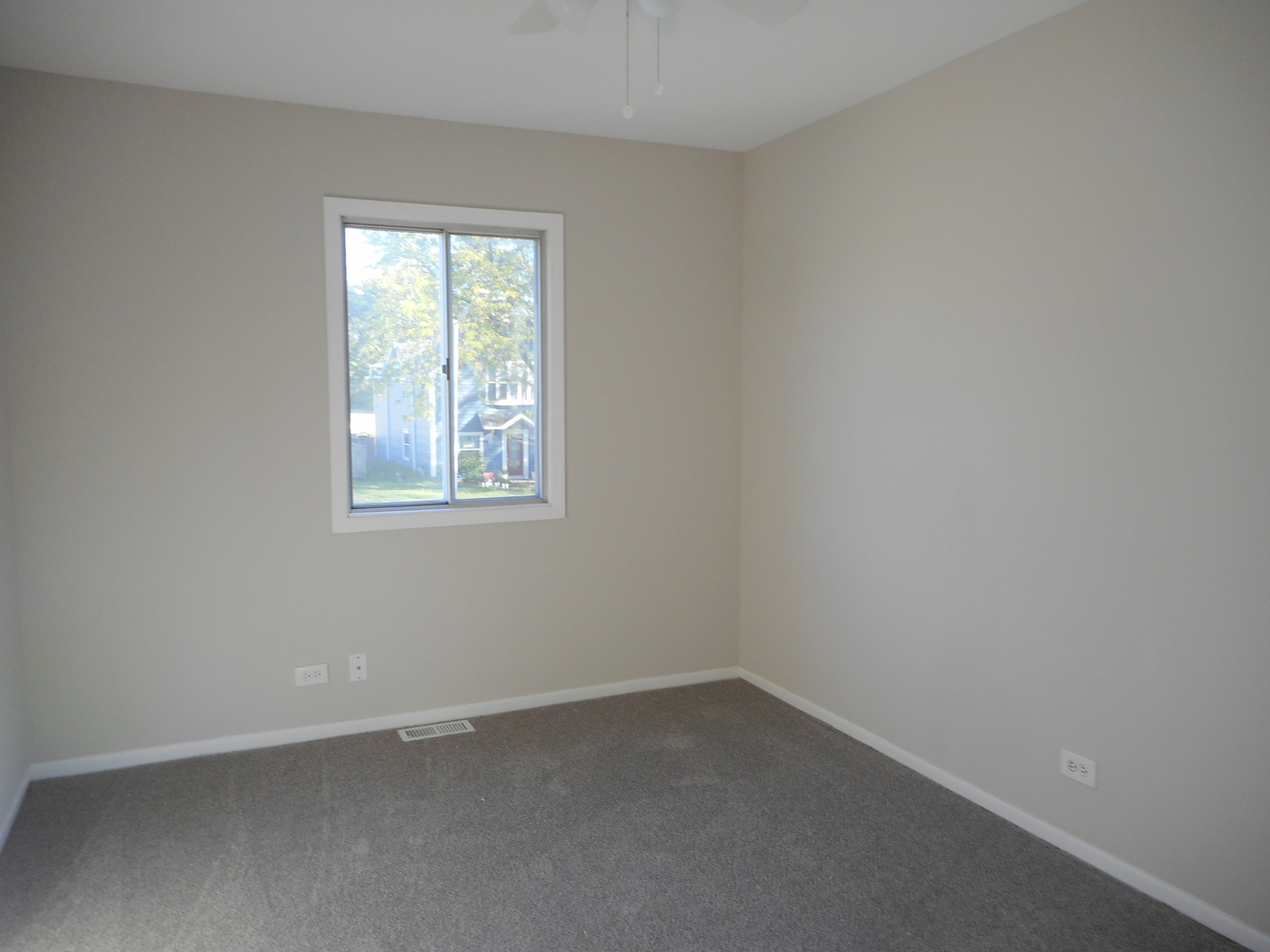 1318 Antigo Trail Carol Stream, IL 60188 - Photo 16 of 23 an empty room with a window