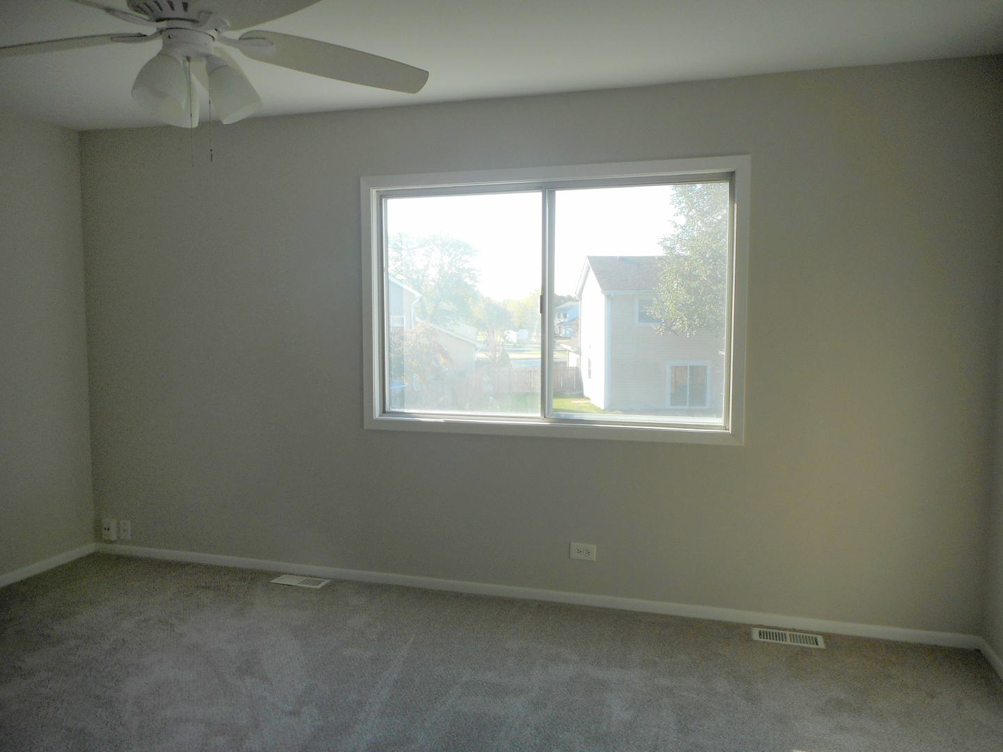 1318 Antigo Trail Carol Stream, IL 60188 - Photo 18 of 23 an empty room with a window