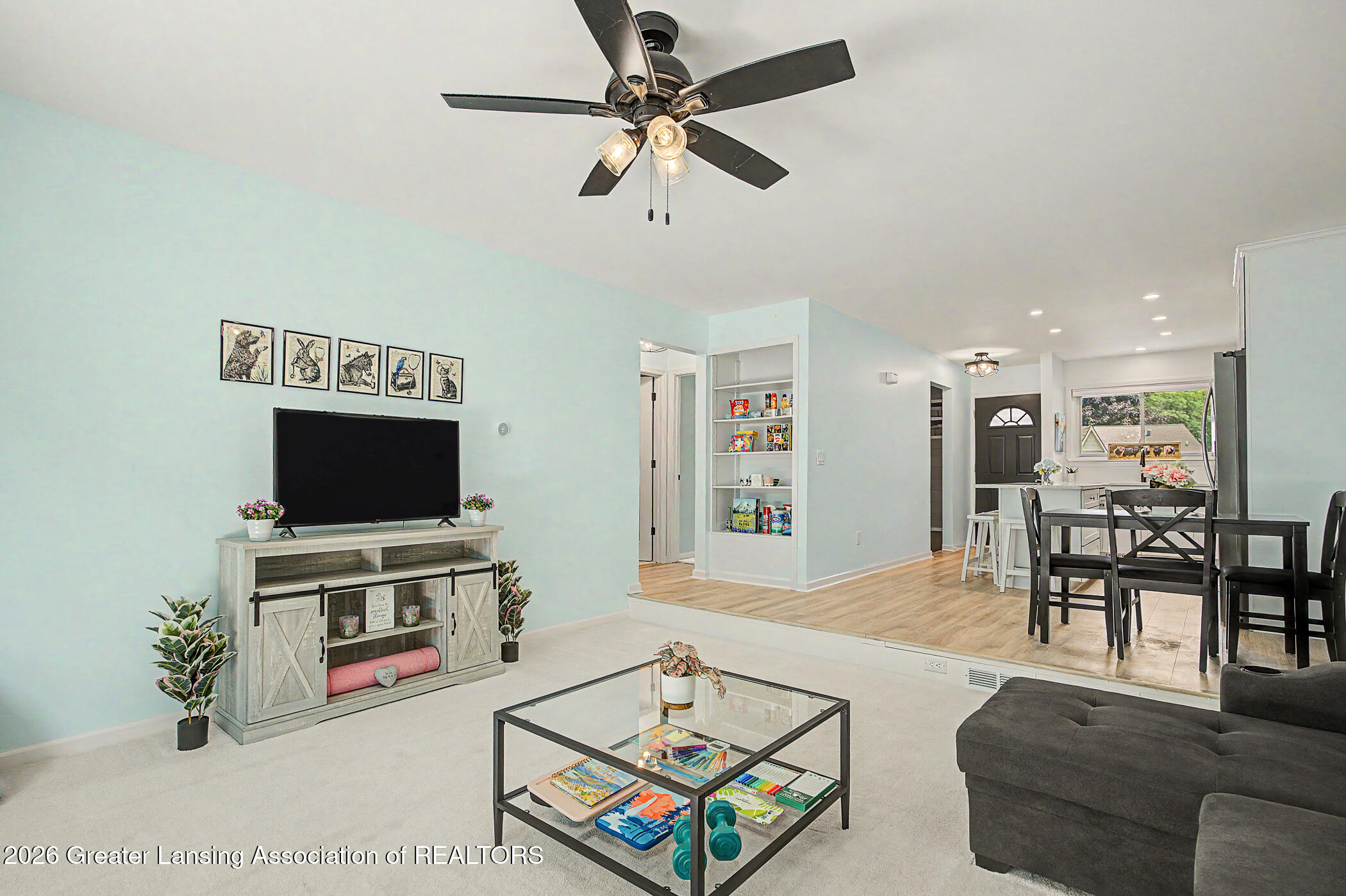 2059 La Mer Lane, Unit 17 Haslett, MI 48840 - Photo 15 of 48 Living Room