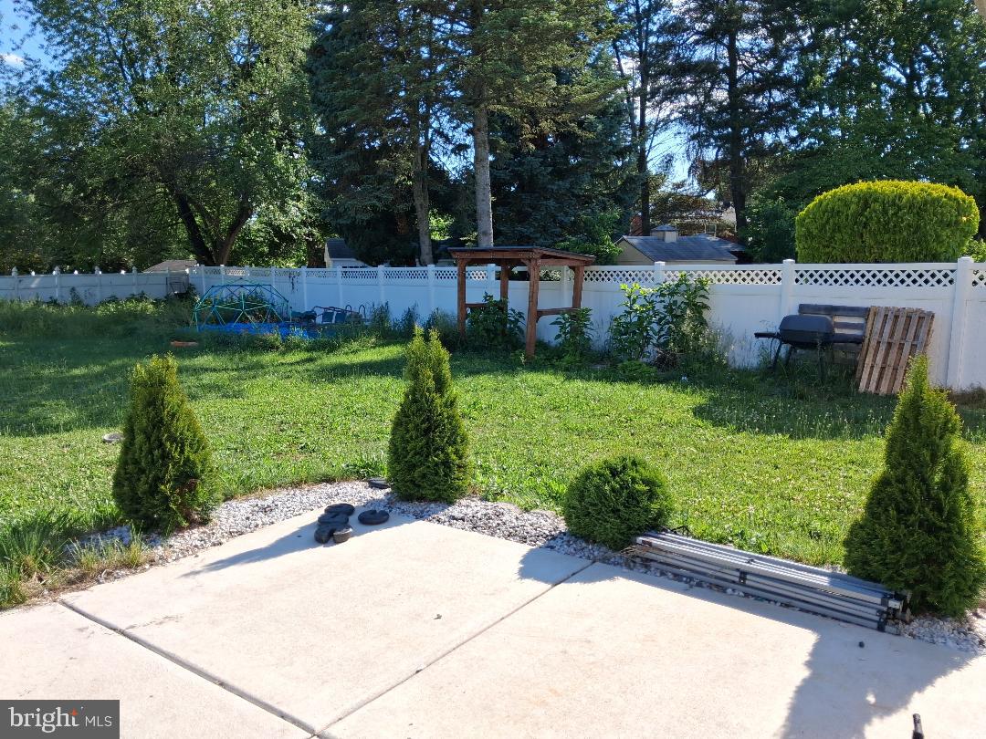 119 Colonial Road Beverly, NJ 08010 - Photo 11 of 13 Large rear yard with patio and fence