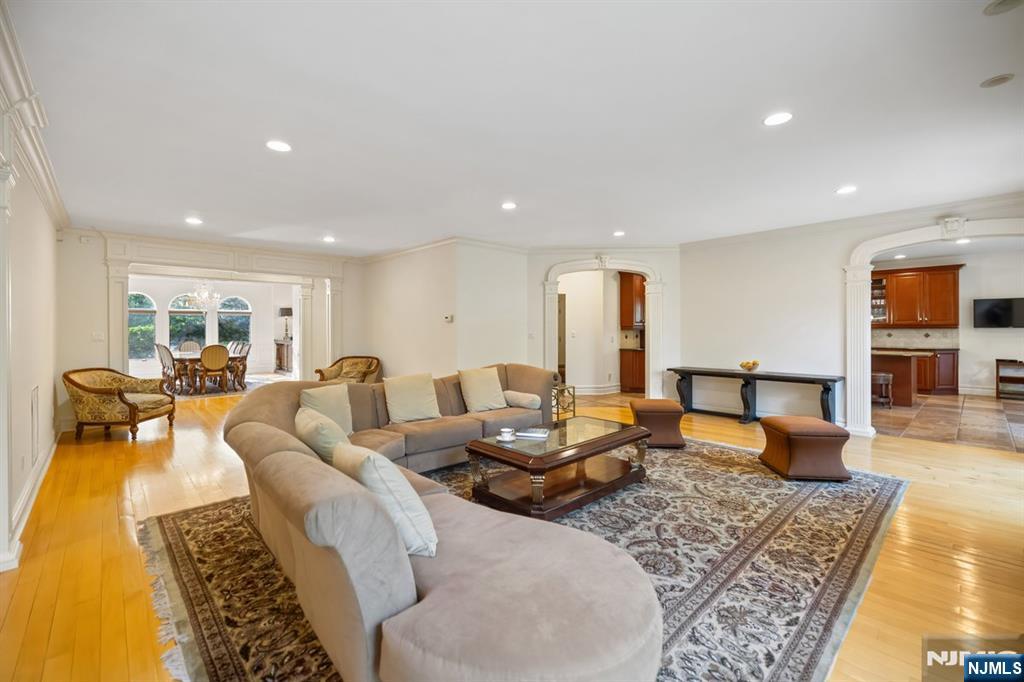 71 Roberts Road Englewood Cliffs, NJ 07632 - Photo 14 of 38